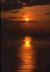 Suggestiva alba in mezzo al mare di Albisola - foto di Lorenzo Tagliafico